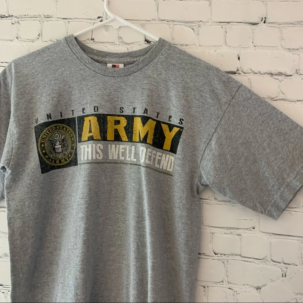 Vintage United States Army men’s short sleeve tee shirt | size medium